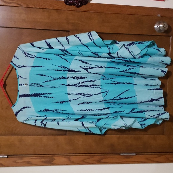 Butterfly sleeved beach cover up or tunic top with tie front. - Picture 2 of 2